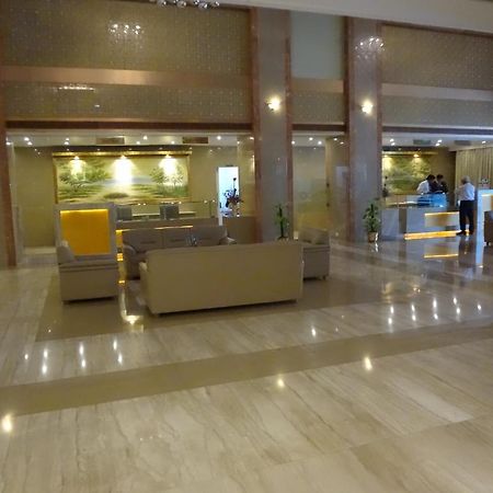 United 21 - Thane Exterior photo
